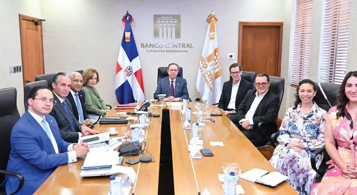 Valdez Albizu recibió la visita de una delegación ejecutiva del Citibank