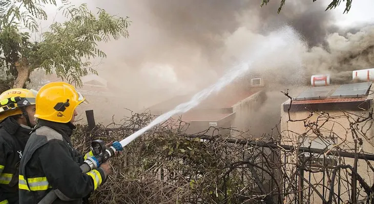 Miles de evacuados por incendios en Israel
