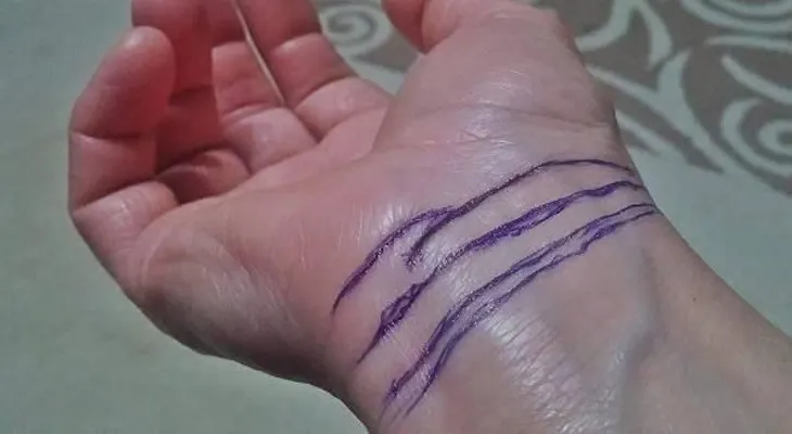Si tienes menos de 4 líneas en la muñeca, deberías leer esto. ¡Es importante!