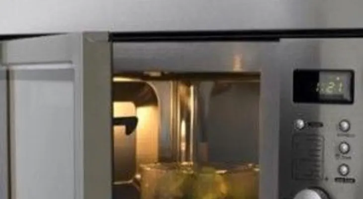 Calentar la comida en recipientes de plástico afecta a tu salud