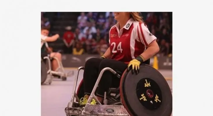 El insólito, inaudito y extraño caso de una mujer que se quedó parapléjica viendo TV; el pánico se apoderó de ella y comenzó a gritar