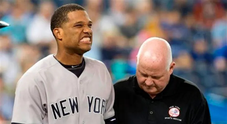 Canó recibe pelotazo y abandona juego de Yanquis