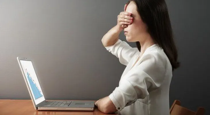 8 tips para proteger los ojos del daño de los dispositivos electrónicos