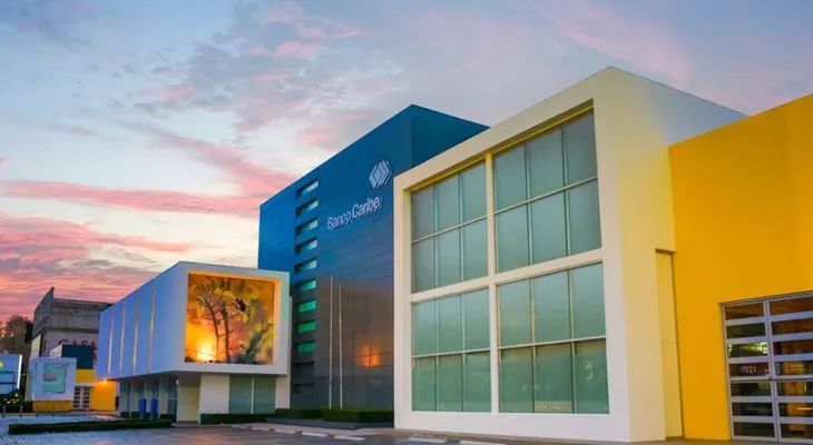 Feller Rate confirma calificación A- de Banco Caribe y mejora perspectivas a positivas