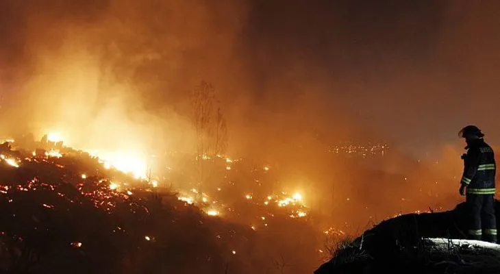 Chile: apagar el incendio en Valparaíso puede demorar hasta 20 días
