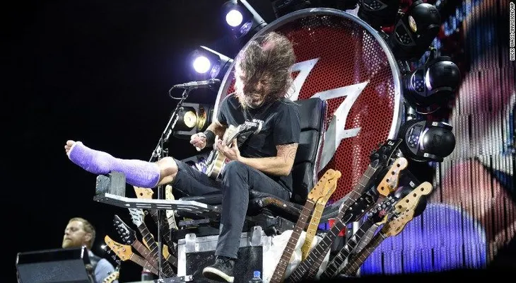 La contraprotesta de Foo Fighters a la manifestación de una iglesia bautista