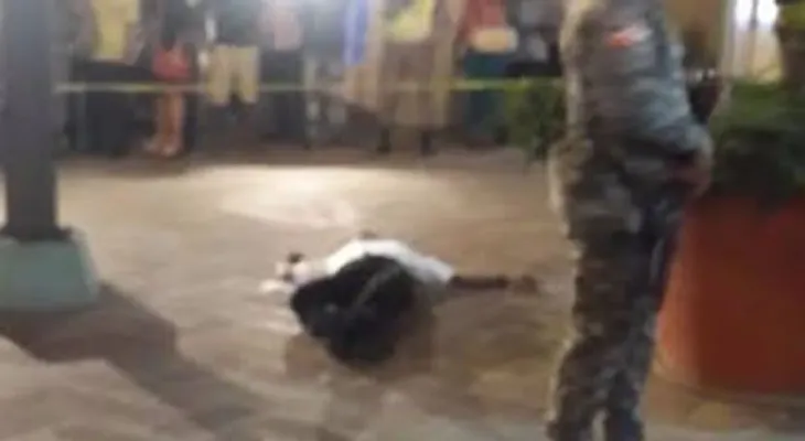En estado crítico herido en atraco en Bella Vista Mall