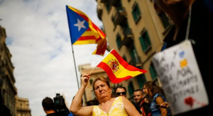 Cataluña: Convocan paros contra actuación policial en voto
