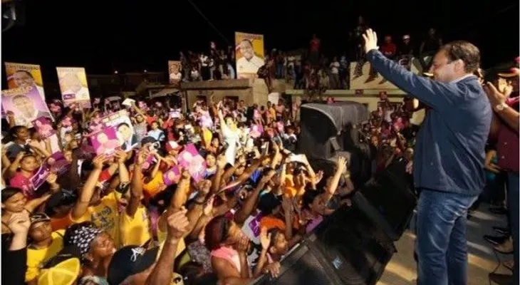 Abel Martínez recibe respaldo de comunitarios de Cienfuegos