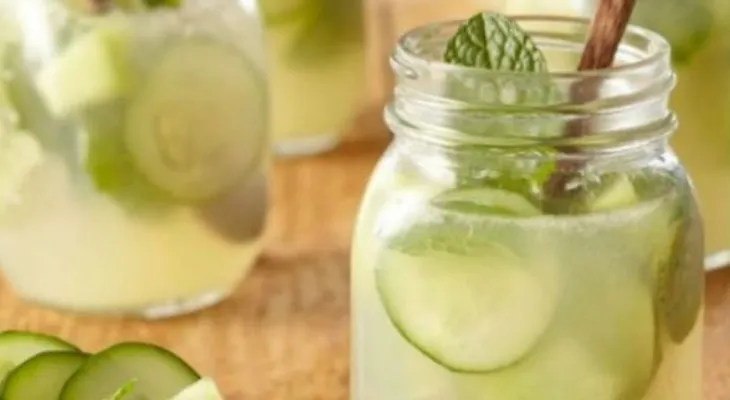 5 beneficios del agua de pepino (Receta)