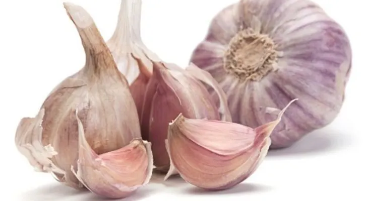 Un trocito de ajo para los parásitos y eliminar el colesterol