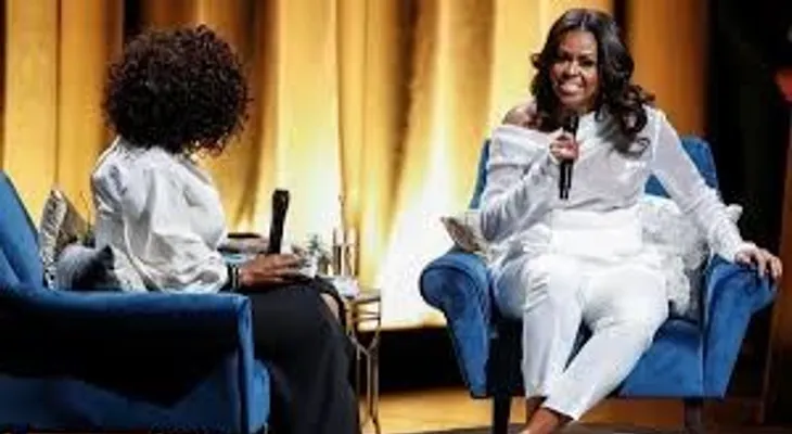 Michelle Obama inició una gira para presentar su libro con Oprah Winfrey