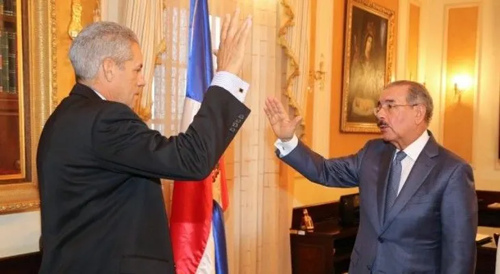 Presidente Medina juramenta a nuevo gobernador de Ocoa
