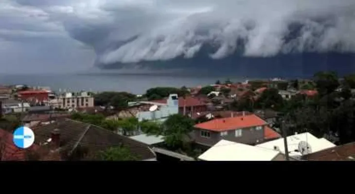 La apocalíptica nube tsunami que se precipitó sobre Sidney (VIDEO)