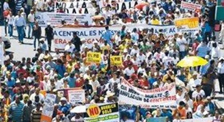 Marchan contra la explotación de Loma Miranda