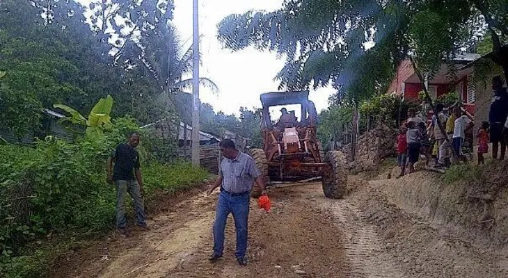 Inician operativo navideño "Obras Públicas con el Barrio", en Barahona