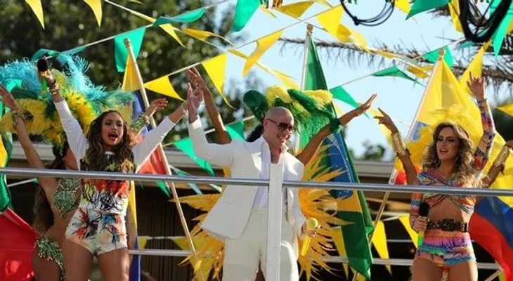 Jennifer López y Pitubull estrenan videoclip de la canción oficial del Mundial