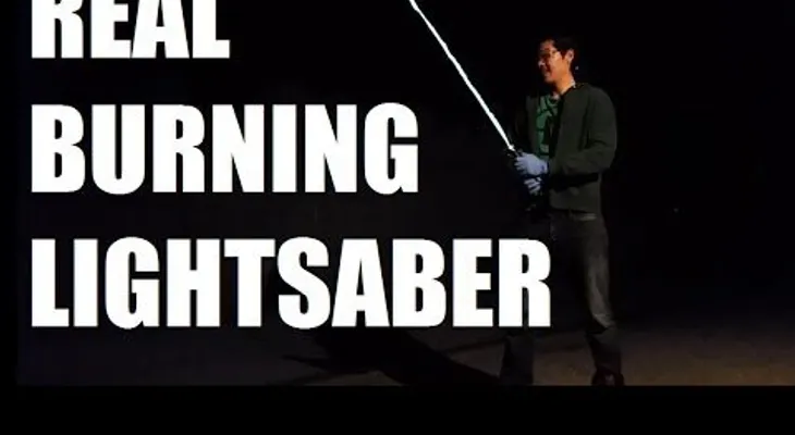 Crea una espada de luz y mata al personaje más odiado de Star Wars (VIDEO)