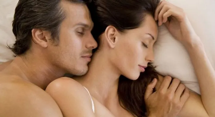 Beneficios de tener sexo en la mañana; es buenísimo para la gripe