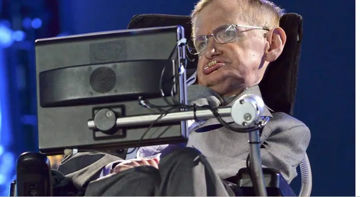 Hawking: "El silencio esconde pensamientos más fuertes"