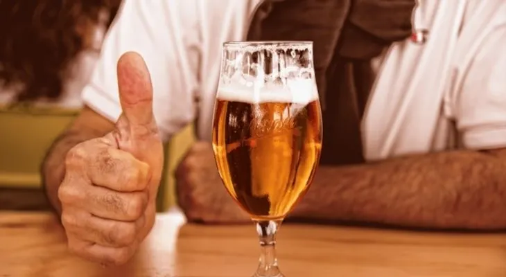 Tomar cerveza te ayudaría a perder hasta 5 kilos en 30 días, pero con condiciones