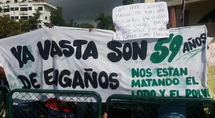 Comunidades de Yamasá protestan frente al Palacio Nacional por reconstrucción de carretera