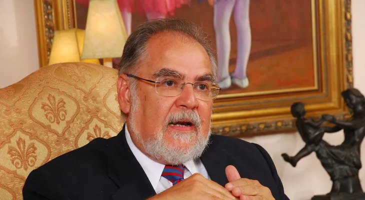 Ministro de Economía: Anterior gobierno se endeudó innecesariamente, y no usó recursos adecuadamente