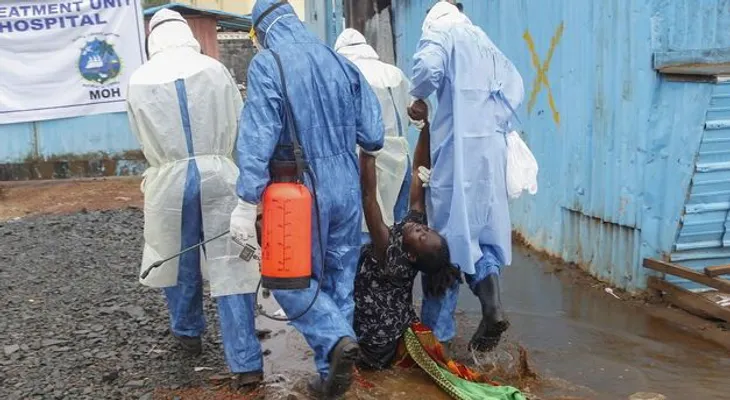 OMS pide mantener esfuerzos contra ébola pese asesinato educadores en Guinea.