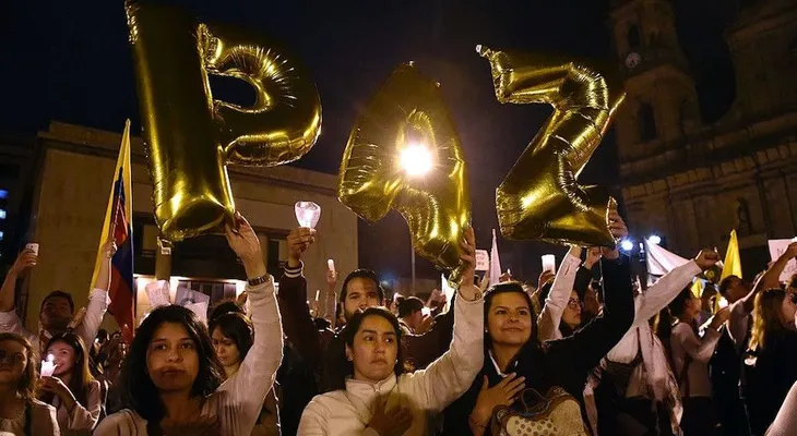 Radiografía de los jóvenes en Colombia: ahora la mayoría se identifica con la izquierda