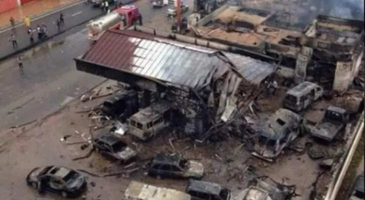100 muertos en explosión de gasolinera