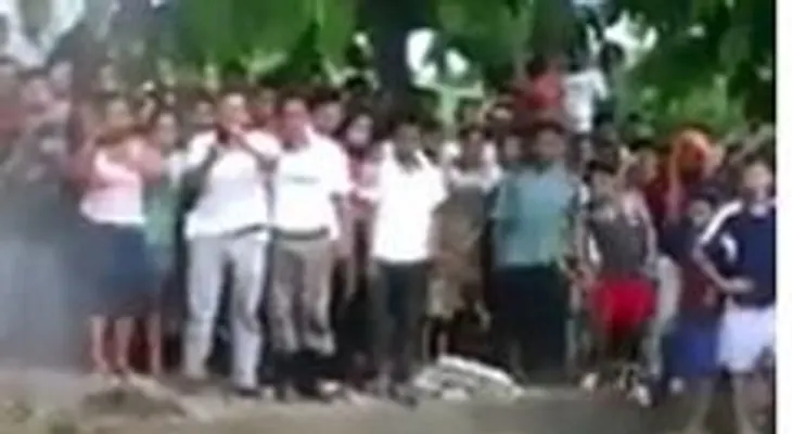 Barbarie: Queman viva una joven de 16 años