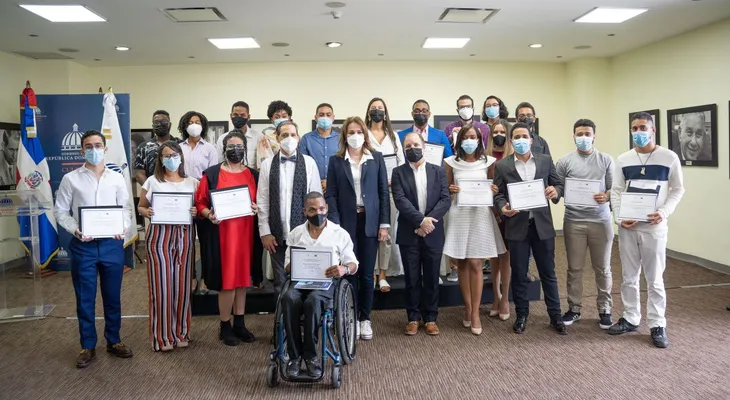 Cultura entrega Premio Joven de la Feria del Libro en sus ediciones 2020 y 2021