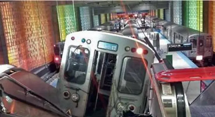 Metro de Chicago se descarrila; 32 lesionados