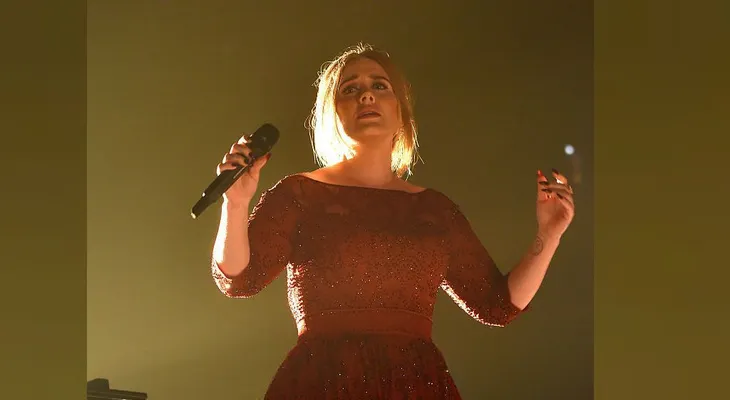 Adele confiesa que lloró todo el día después de su presentación en los Grammy