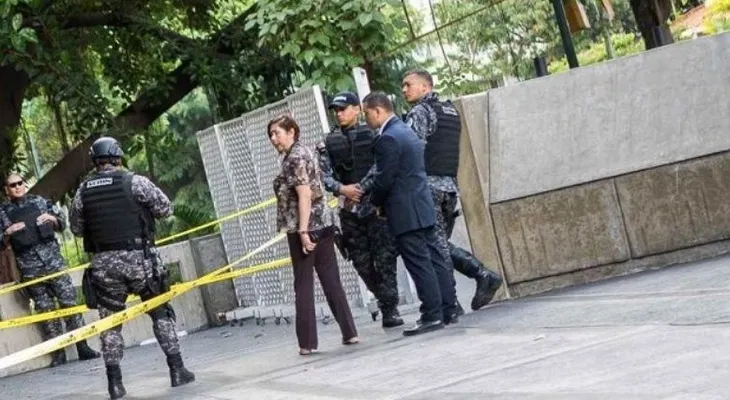 Mueren tres policías en Caracas tras ser atacados por presos durante una fuga