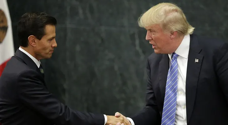 ¿Conseguirá atraer votantes latinos la visita de Trump a México?