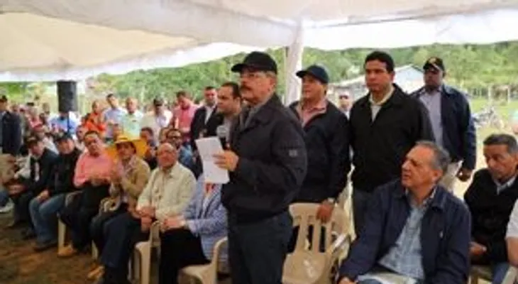 Presidente Danilo Medina presenta proyecto para intervenir  80 mil tareas en Azua