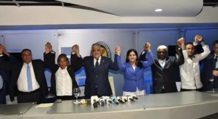 Ex senadora Celeste Gómez regresa al PRD, y los exdiputados Virgilio Merán y Evangelina Sosa