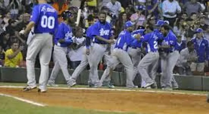 Estrellas derrotan 3 por 1 a los Leones, en SPM y Licey  3-1 a los Toros, en la capital