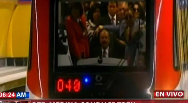 Presidente Medina conduce vagón de Línea 2B del Metro