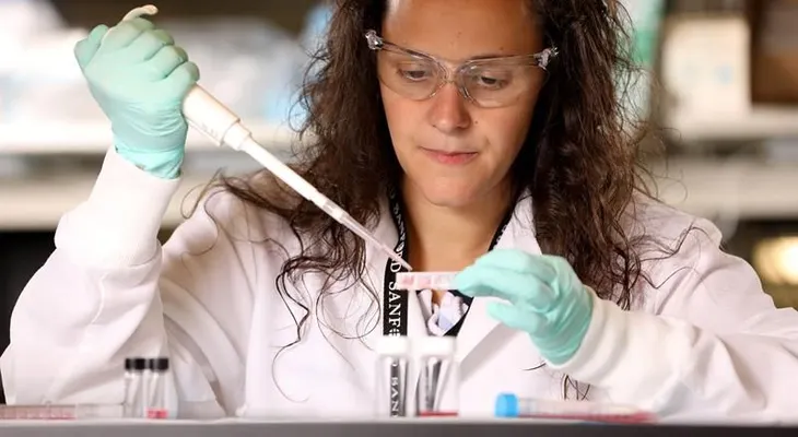Una española que busca en EE.UU. la cura para cada cáncer