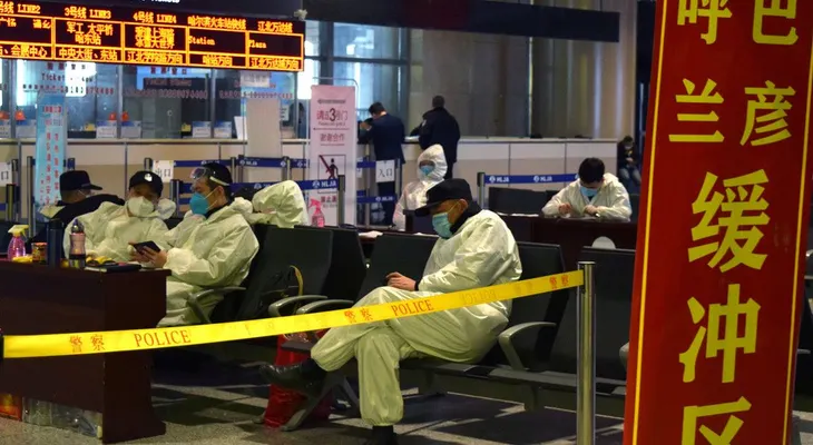 Cierran la capital de la provincia china ante nuevo brote de coronavirus 