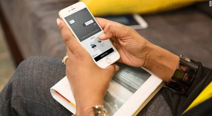 Uber está convirtiendo los teléfonos de tus amigos en destinos