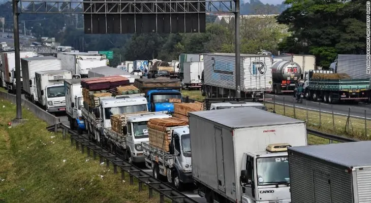 Acuerdo entre gobierno y camioneros de Brasil tras una huelga que dejó al país al borde del desabastecimiento