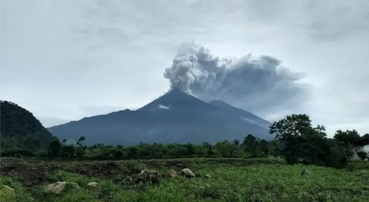 Entra de nuevo en erupción, el Volcán de Fuego en Guatemala; decenas de muertos (VIDEO 3)
