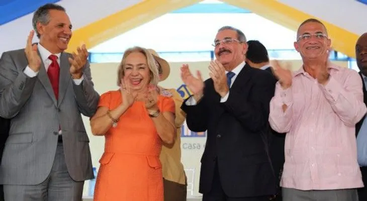 Presidente Medina inaugura 128 viviendas para familias pobres en Monte Plata