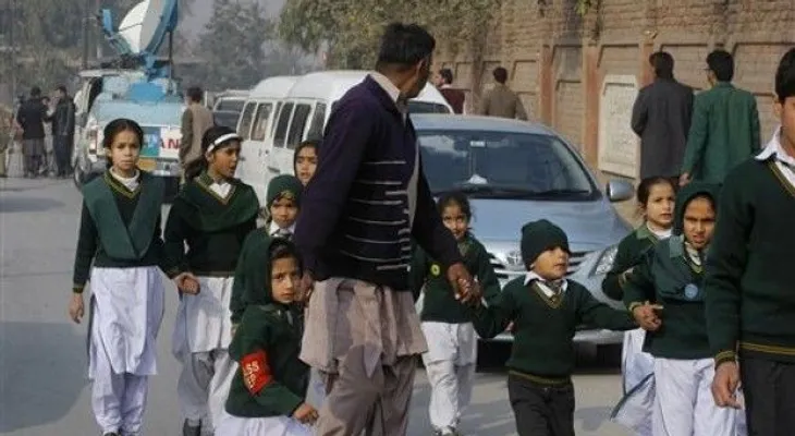 Talibanes atacan escuela y matan 126 en Pakistán