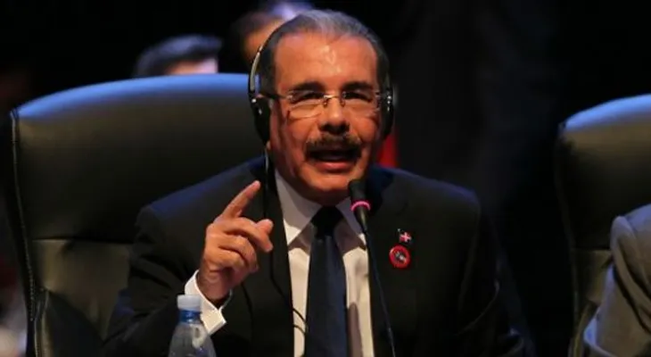 Medina le entra a críticos de RD por sentencia; manda a Ralf Gonsalves a gobernar en su país