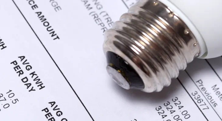 Consumidores dominicanos ajustan sus hábitos para evitar altas facturas eléctricas