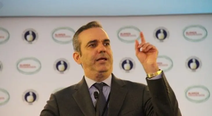 Abinader: "Vamos al debate presidente Medina"